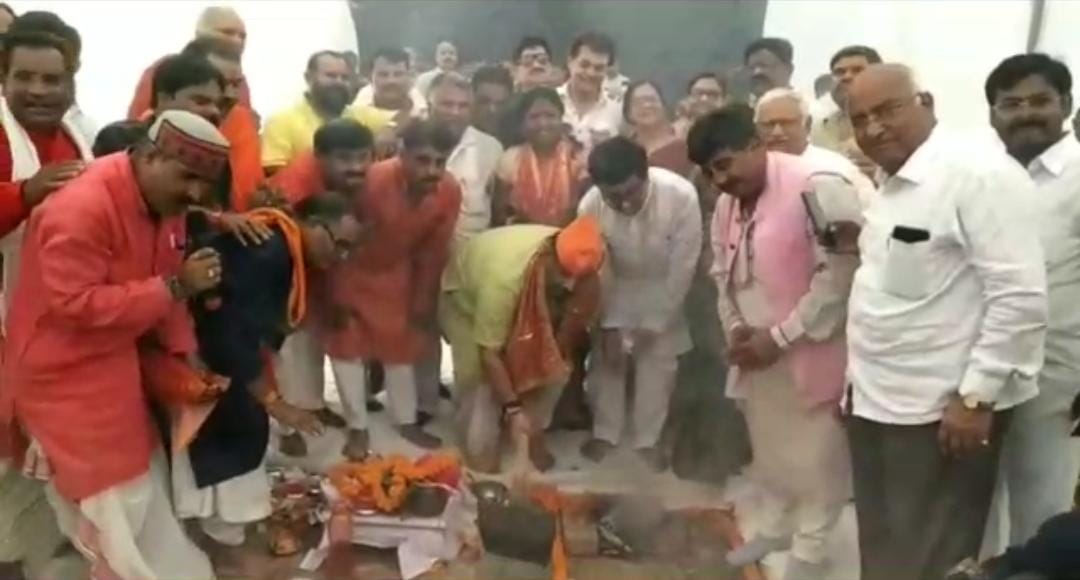 UP Breaking News Live: ज्ञानवापी केस के पक्षकार को पाकिस्तान से फोन पर मिली धमकी, केस से हटने की कही बात