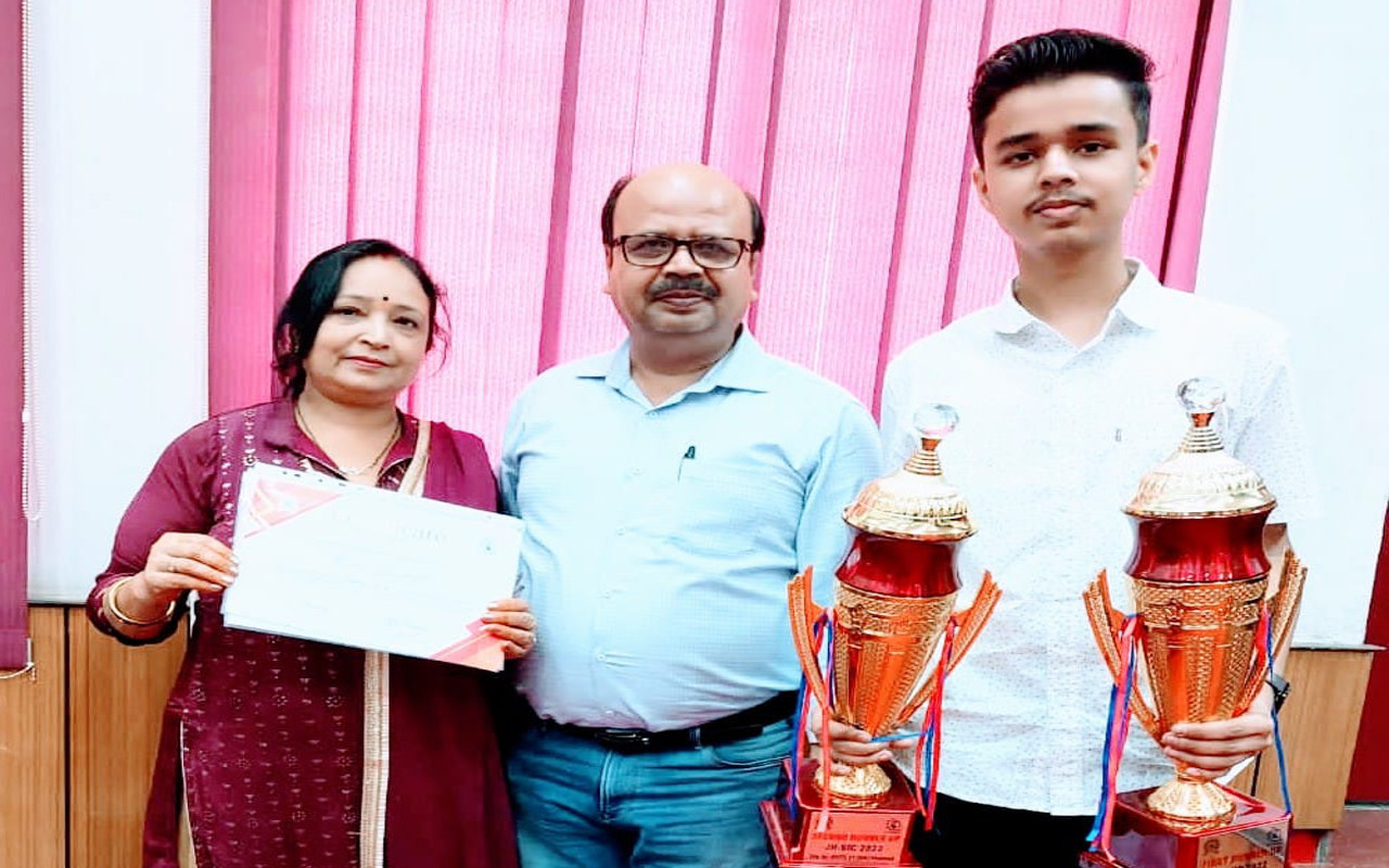 Jharkhand Breaking News LIVE:झारखंड स्कूल इनोवेशन चैलेंज में DAV ललपनिया के कुमार दिव्यांश ने बढ़ाया मान