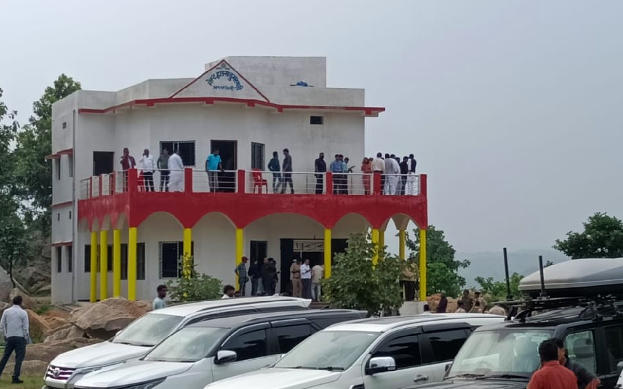 झारखंड सियासी संकट: कल फिर घूमने जायेंगे झारखंड के विधायक, हेमंत सोरेन बोले- अफवाहों पर ध्यान न दें