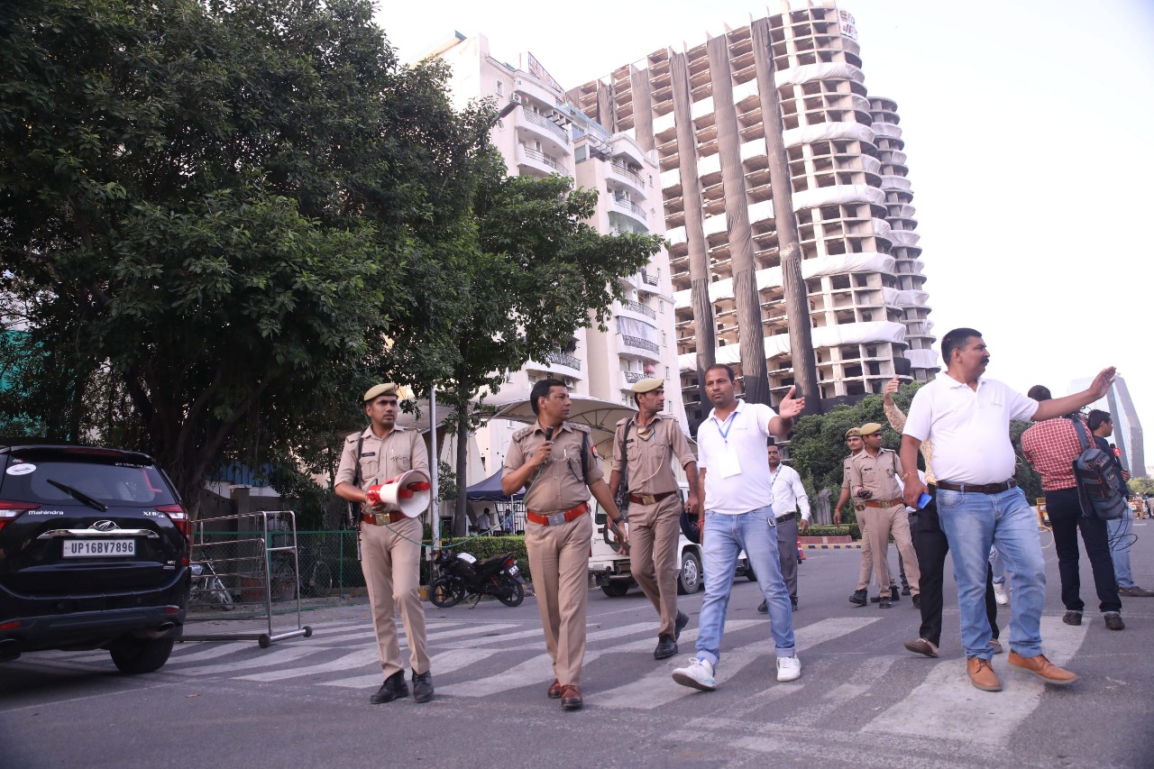 Noida Supertech Twin Towers Demolition: बस एक बटन से जमींदोज हो गया भ्रष्टाचार का ट्विन टावर