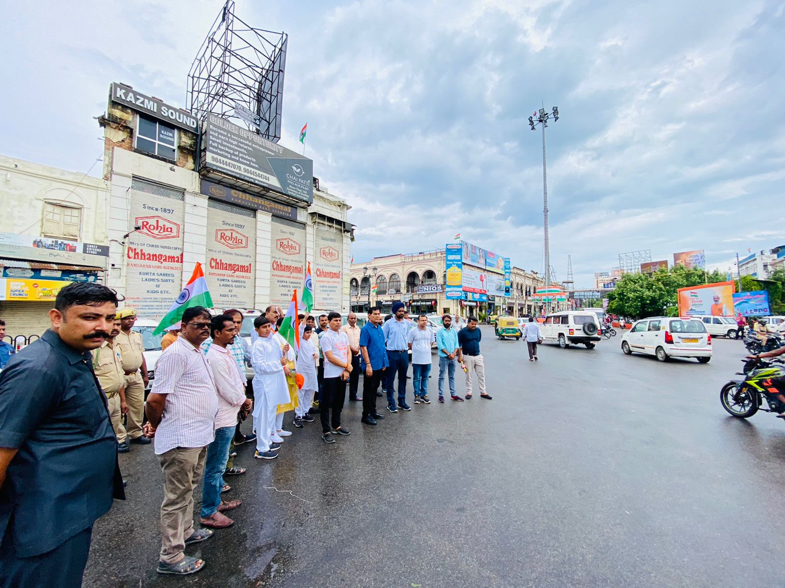 UP Breaking News Live Updates: लखनऊ में तिरंगा यात्रा को सीएम योगी ने दिखाई हरी झंडी