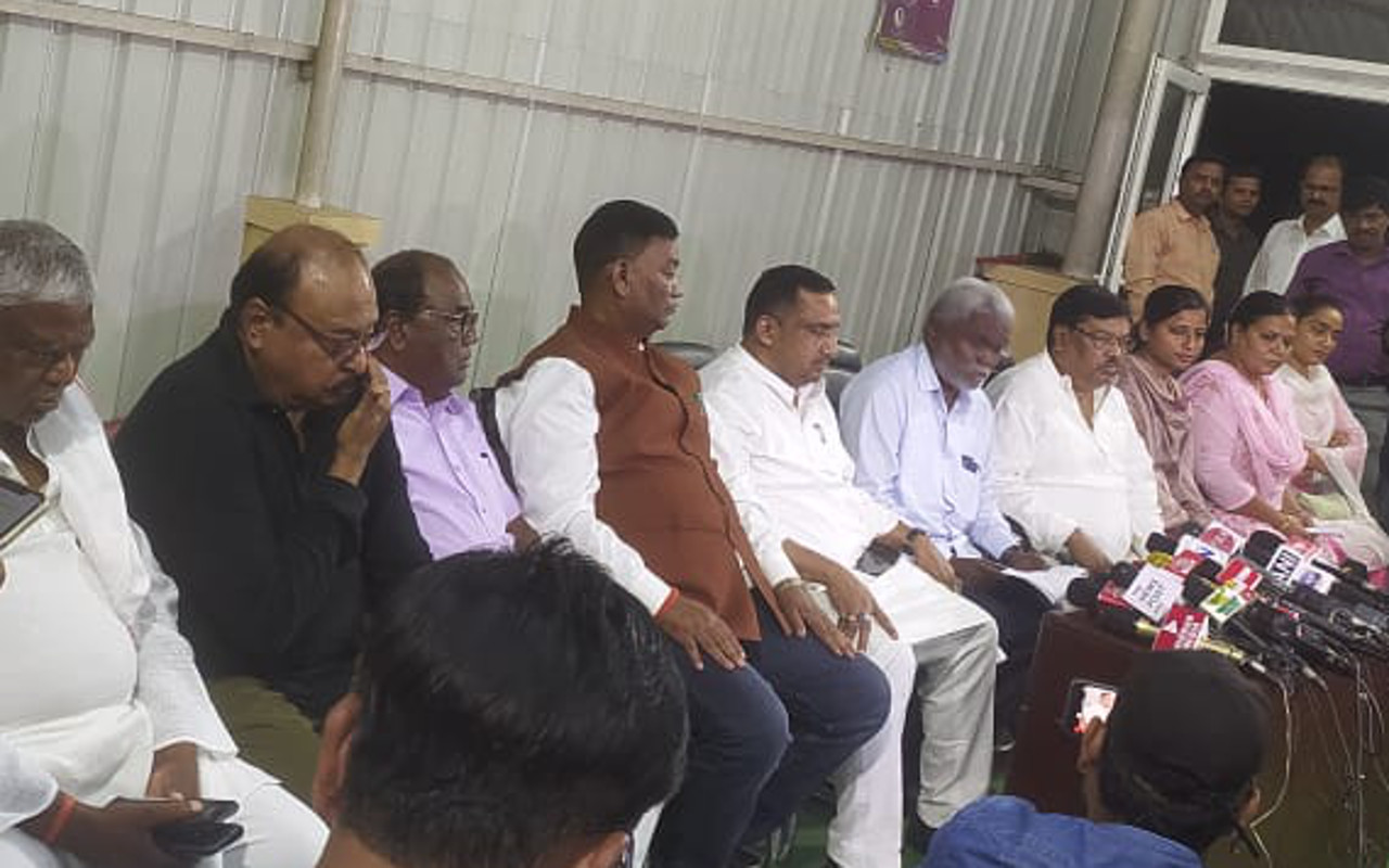 Jharkhand Breaking News LIVE: हजारीबाग के फुरुका नदी में अचानक आयी बाढ़, बालू लोड कर रहा ट्रैक्टर फंसा