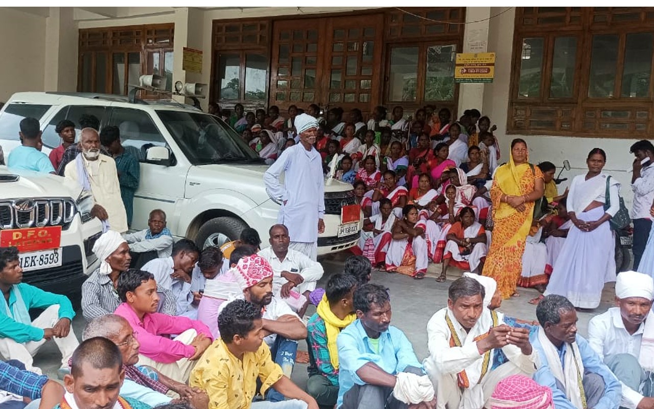 Jharkhand Breaking News: लोहरदगा : शौचालय के गड्ढे में गिरने से चार वर्षीय बच्चे की मौत