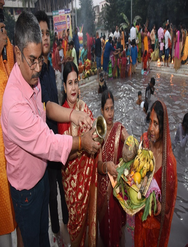 Chhath Puja 2022:  नीतीश के सरकारी आवास पर लोक आस्था के पर्व की रौनक, छठ से जुड़ी देखें ये 6 तस्वीरें