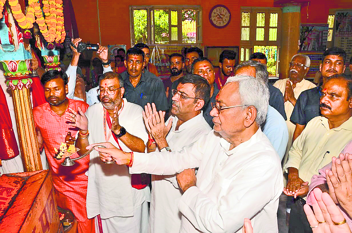 Bihar Durga Puja Live: गांधी मैदान में विजयादशमी की अंतिम चरण में है तैयारी, इको फ्रेंडली होगा रावण दहन