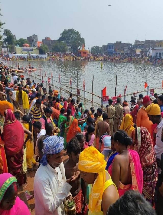 Chhath Puja 2022:  नीतीश के सरकारी आवास पर लोक आस्था के पर्व की रौनक, छठ से जुड़ी देखें ये 6 तस्वीरें