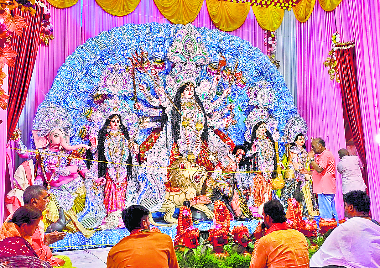 Bihar Durga Puja Live: गांधी मैदान में विजयादशमी की अंतिम चरण में है तैयारी, इको फ्रेंडली होगा रावण दहन