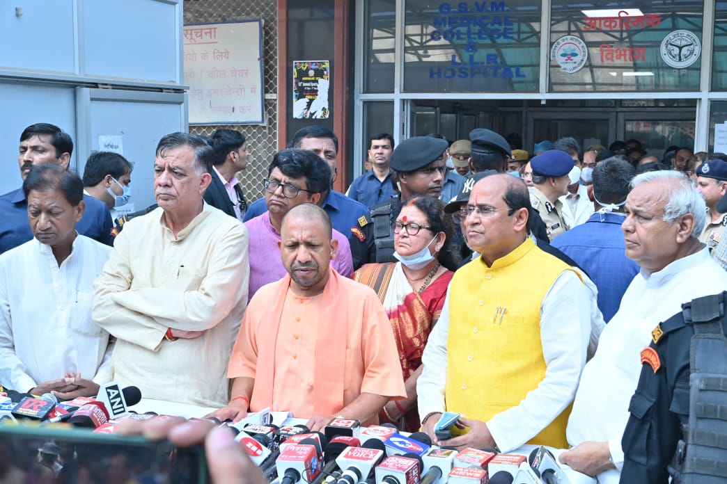 UP Breaking News Live: भदोही में दुर्गा पंडाल में आग लगने से 40 लोग झुलसे, मौके पर राहत कार्य जारी