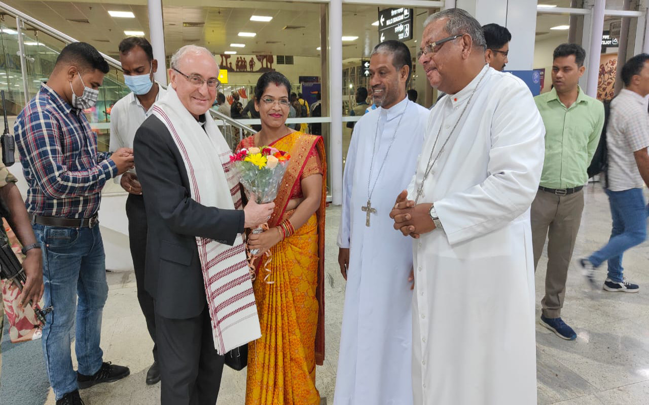 Jharkhand Breaking News: भारत और नेपाल में वेटिकन के राजदूत लियोपोलदो जेरिल्ली पहुंचे रांची