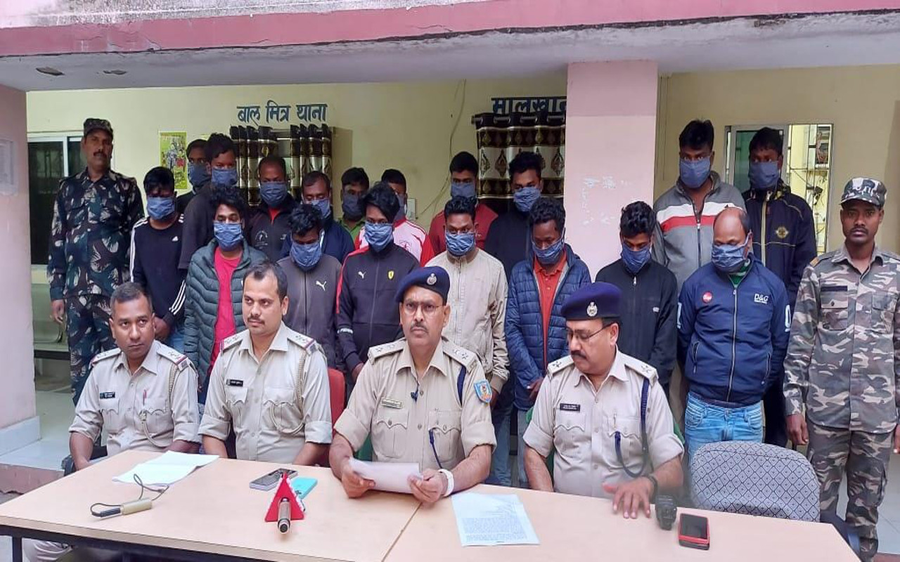 Jharkhand Breaking News: गिरिडीह के बगोदर में सड़क किनारे खड़े ट्रक से टकराया बाइक सवार, युवक की मौत 