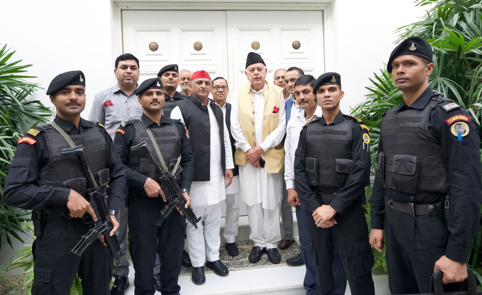 UP Breaking News Live: नोएडा सहित एनसीसीआर में भूकंप के झटके, एक मिनट तक डोली धरती