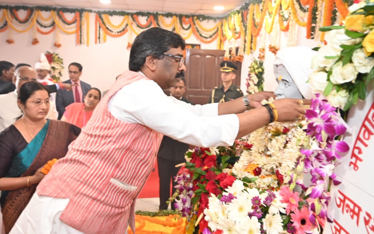 President Draupadi Murmu: ये हैं भगवान बिरसा मुंडा के वंशज, राष्ट्रपति ने उलिहातू में की मुलाकात