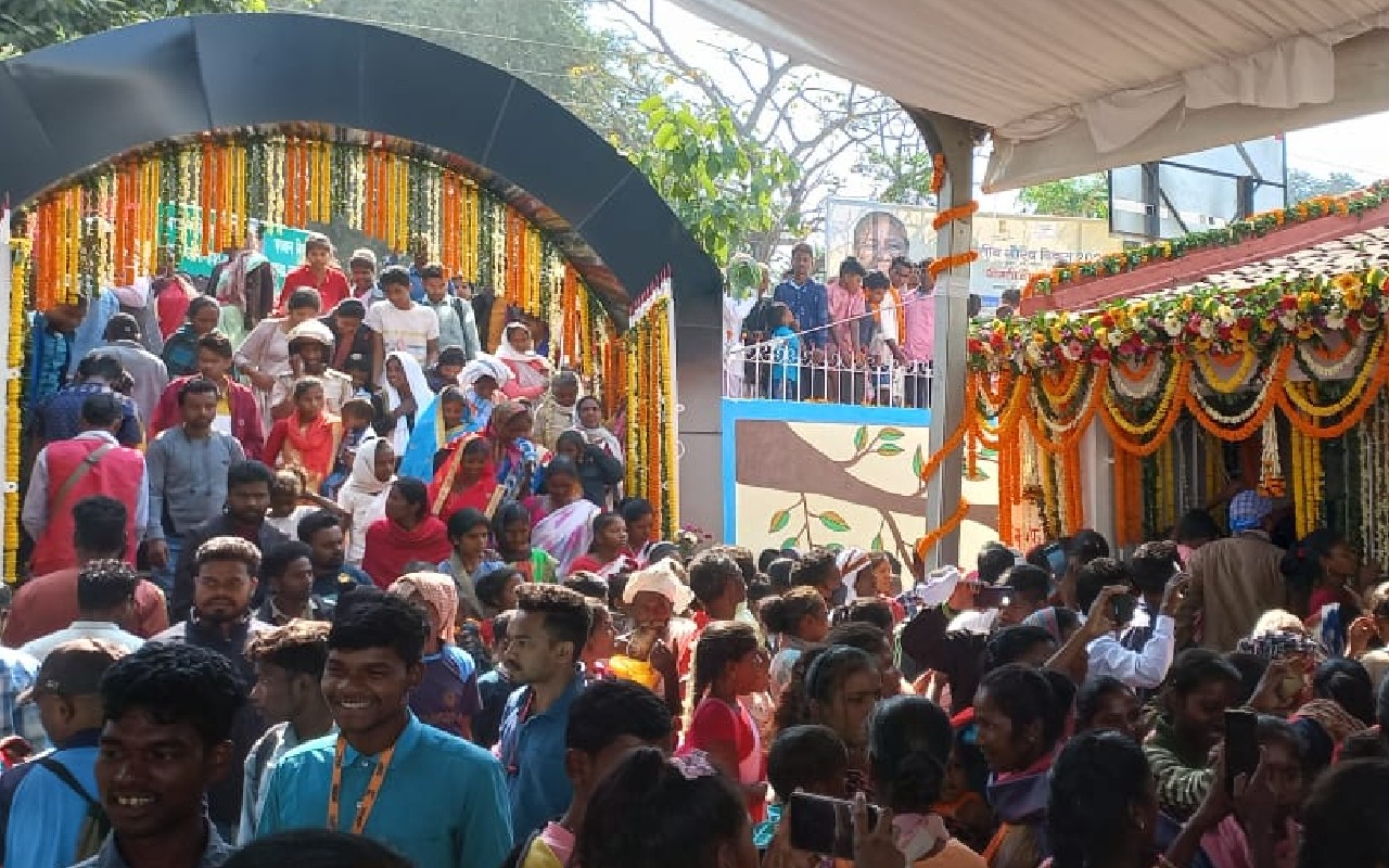 President Draupadi Murmu: ये हैं भगवान बिरसा मुंडा के वंशज, राष्ट्रपति ने उलिहातू में की मुलाकात