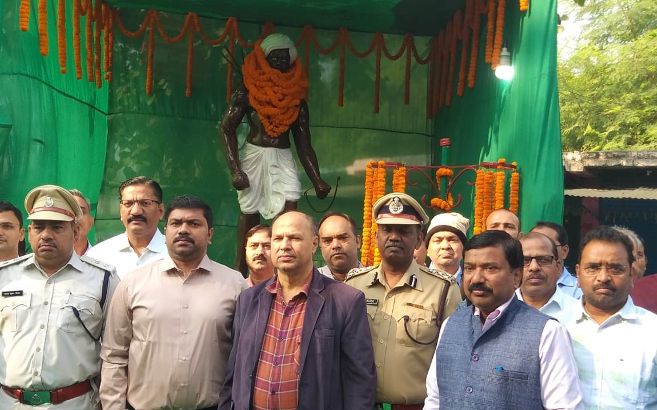 Jharkhand Foundation Day : ग्रामीण अर्थव्यवस्था को मजबूत बनायेंगे, लोग राशन कार्ड फेंक देंगे- हेमंत