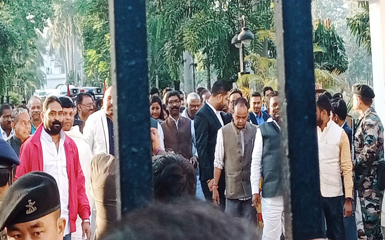 Jharkhand Breaking News: हजारीबाग पुलिस लाइन में महिला की हत्या, जांच में जुटी पुलिस