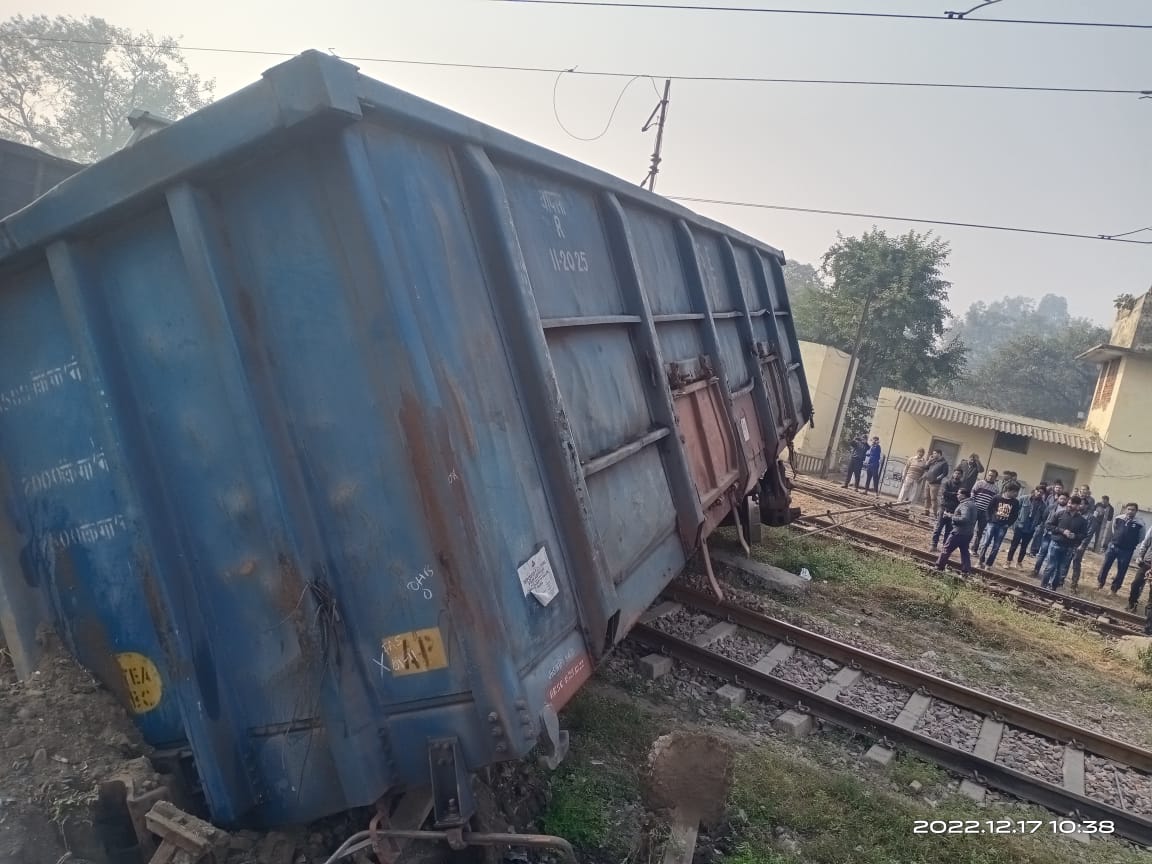 UP Breaking News Live: गोरखपुर में पुलिस और बदमाशों के बीच मुठभेड़, 10000 का इनामी है घायल बदमाश